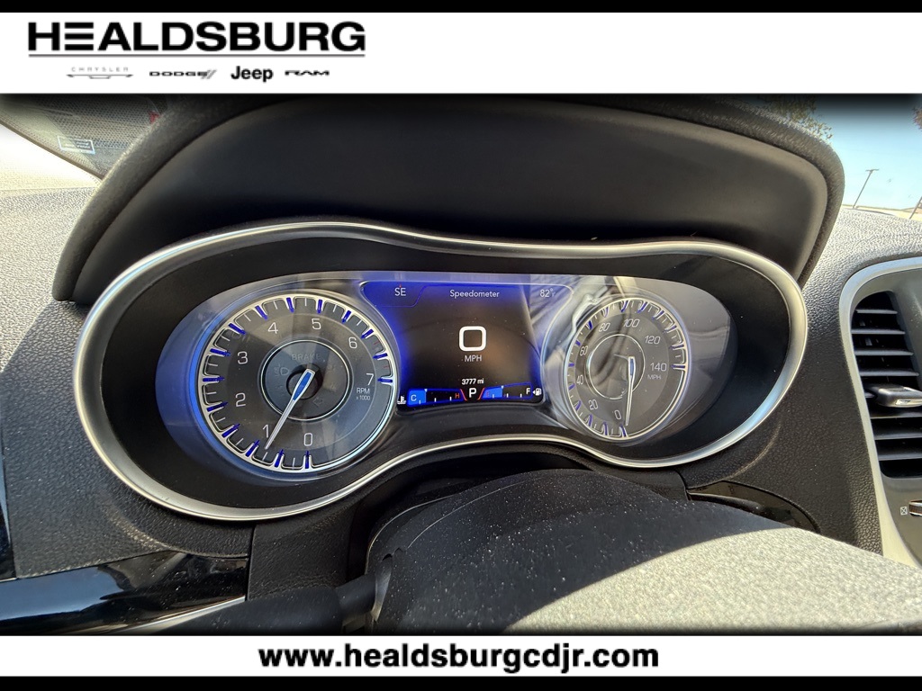 2023 Chrysler 300 Touring photo 14