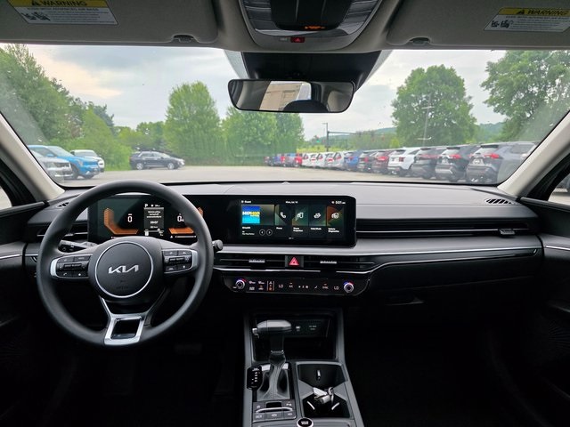 2025 Kia K5 LXS photo 17