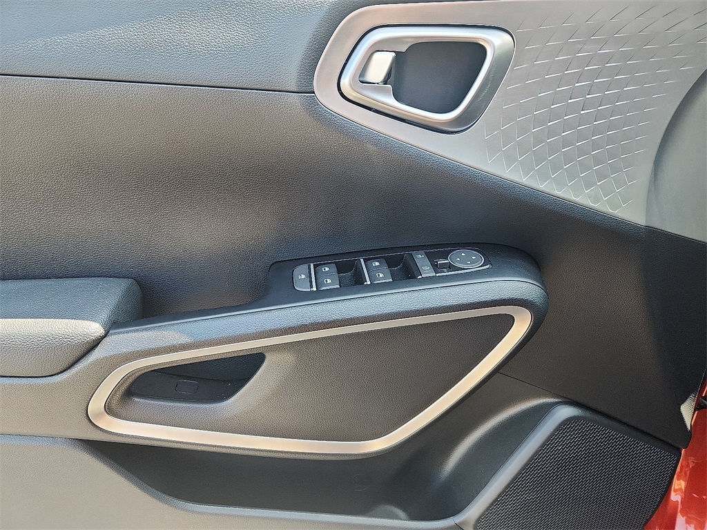 2024 Kia Soul S photo 13