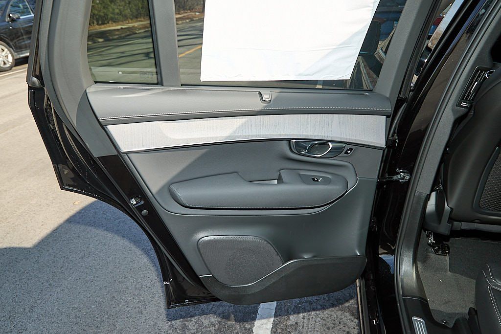 2026 VOLVO XC90 - Image 17