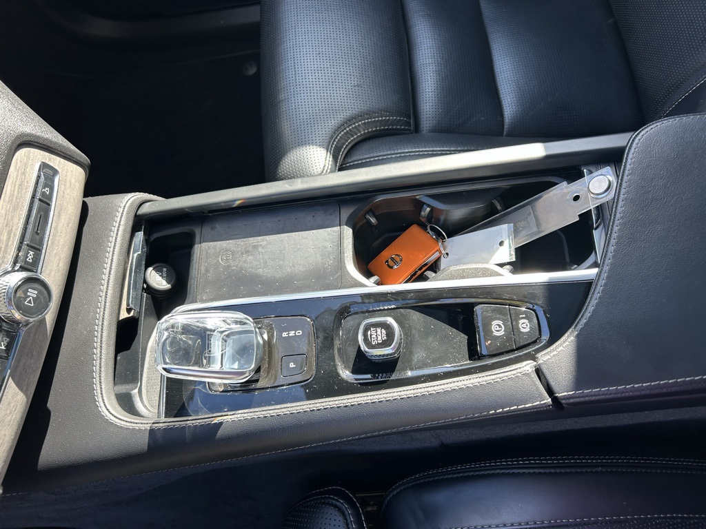 2022 Volvo XC90 Recharge T8 Inscription photo 13