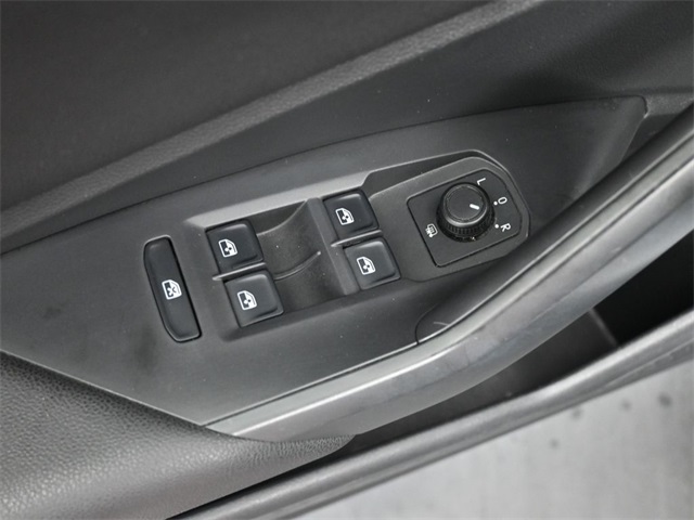2019 Volkswagen Jetta R-Line photo 19