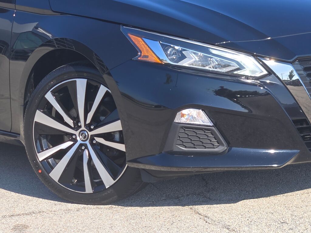 2022 Nissan Altima 2.5 SR photo 2