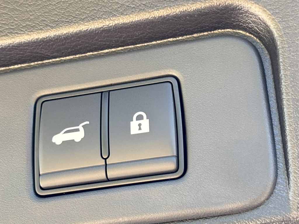 2026 Nissan Rogue SV photo 17