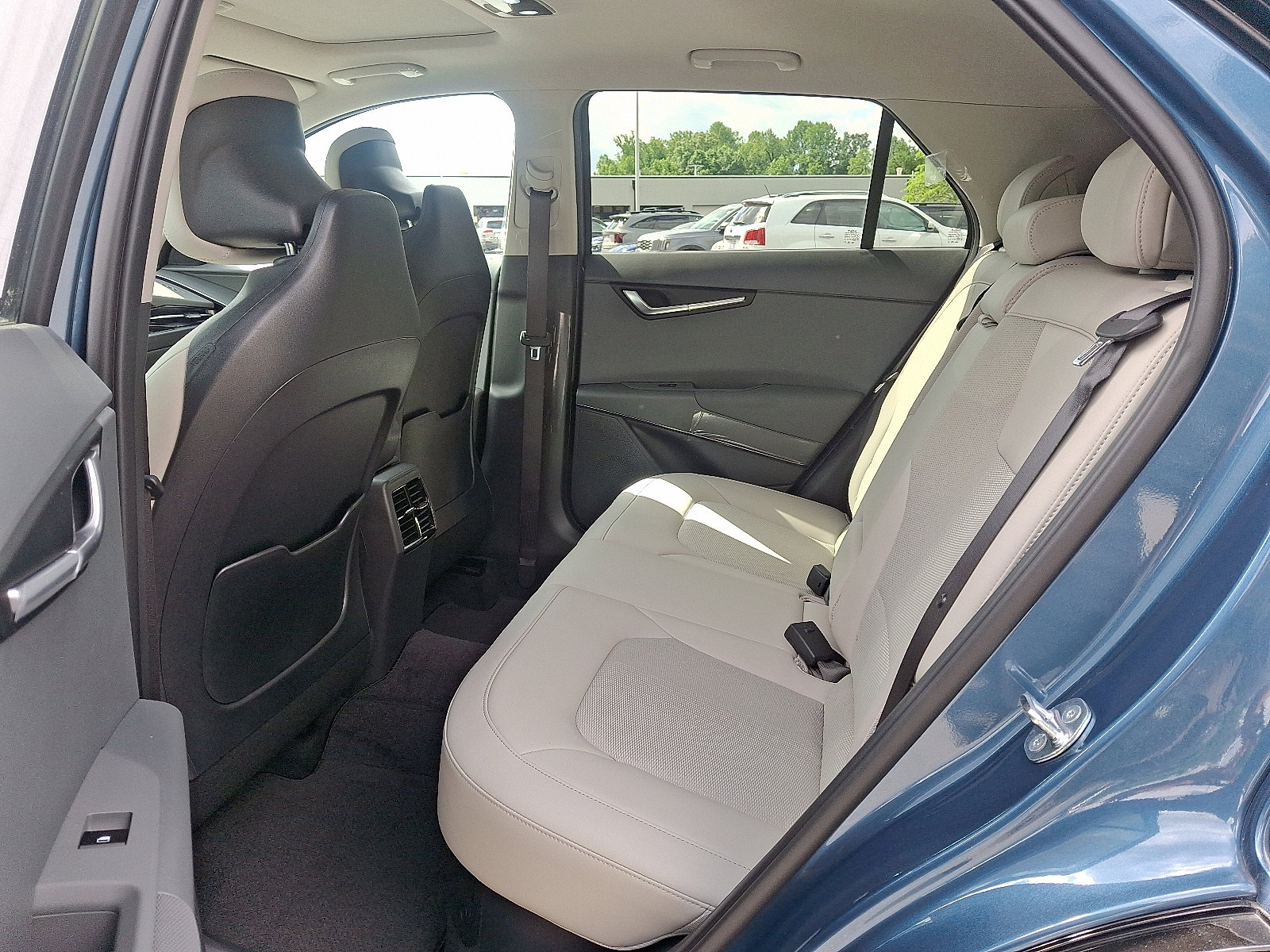 2025 Kia Niro EX Touring photo 5