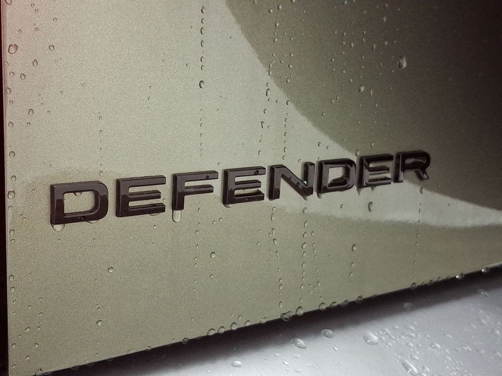 2025 Land Rover Defender 110 S photo 14