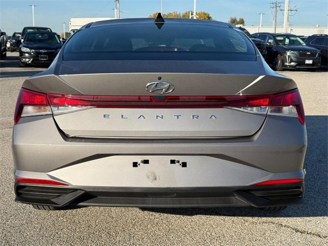 2022 Hyundai Elantra SE photo 4