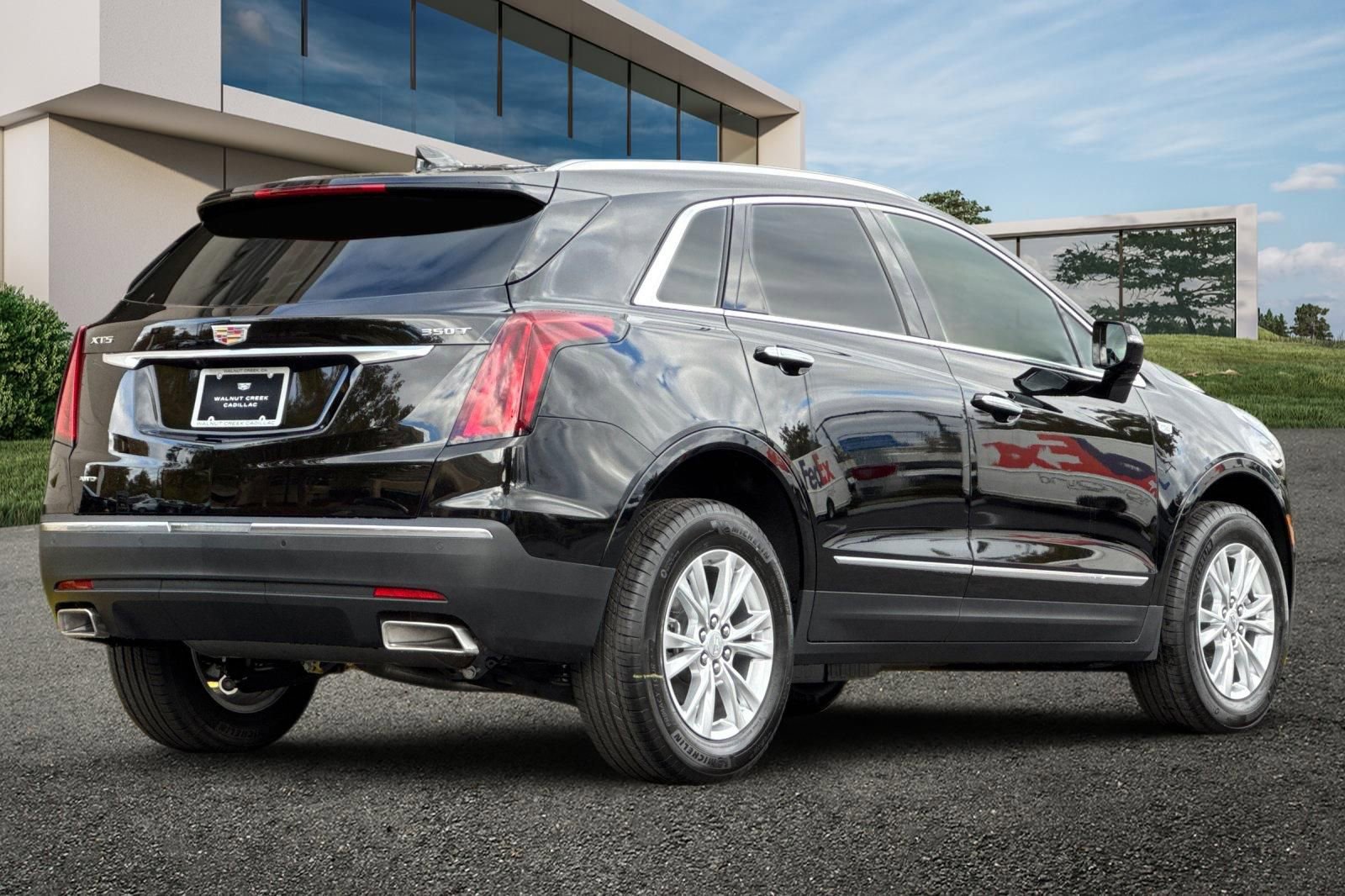 2026 Cadillac XT5 Luxury photo 2