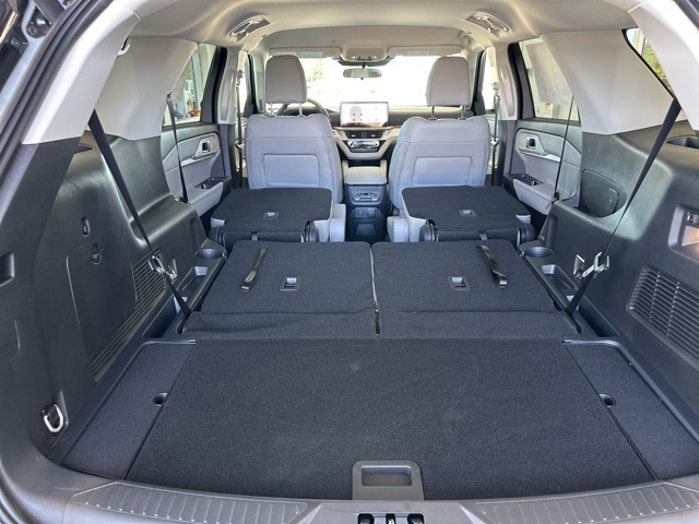 2025 Ford Explorer photo 34