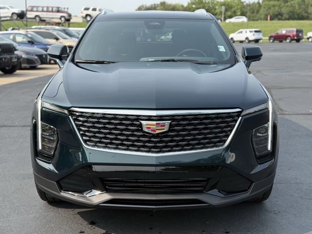 2025 Cadillac XT4 Premium Luxury photo 2