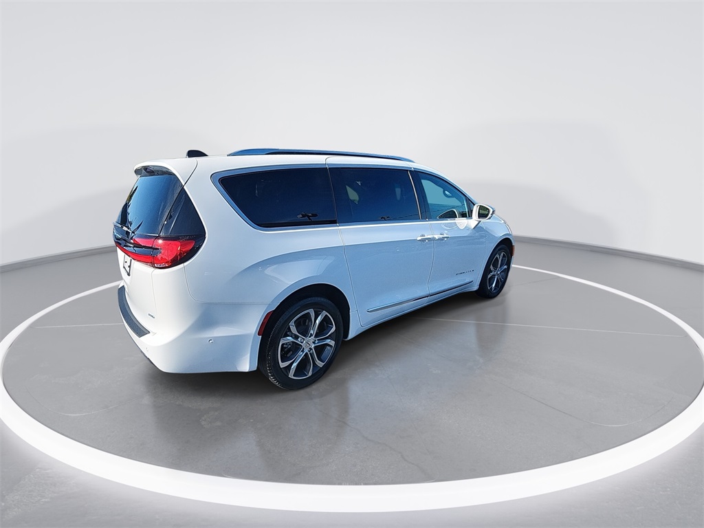 2024 Chrysler Pacifica Pinnacle photo 8