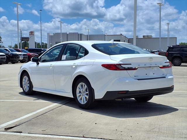 2025 Toyota Camry LE photo 3
