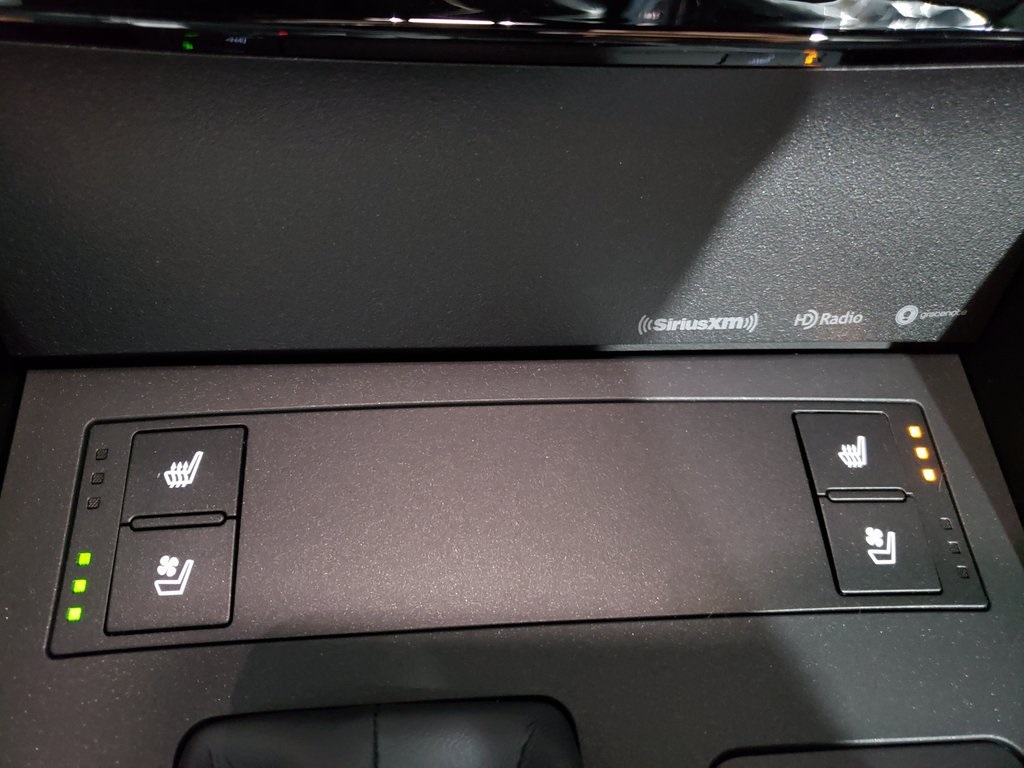 2025 Lexus IS 300 photo 18