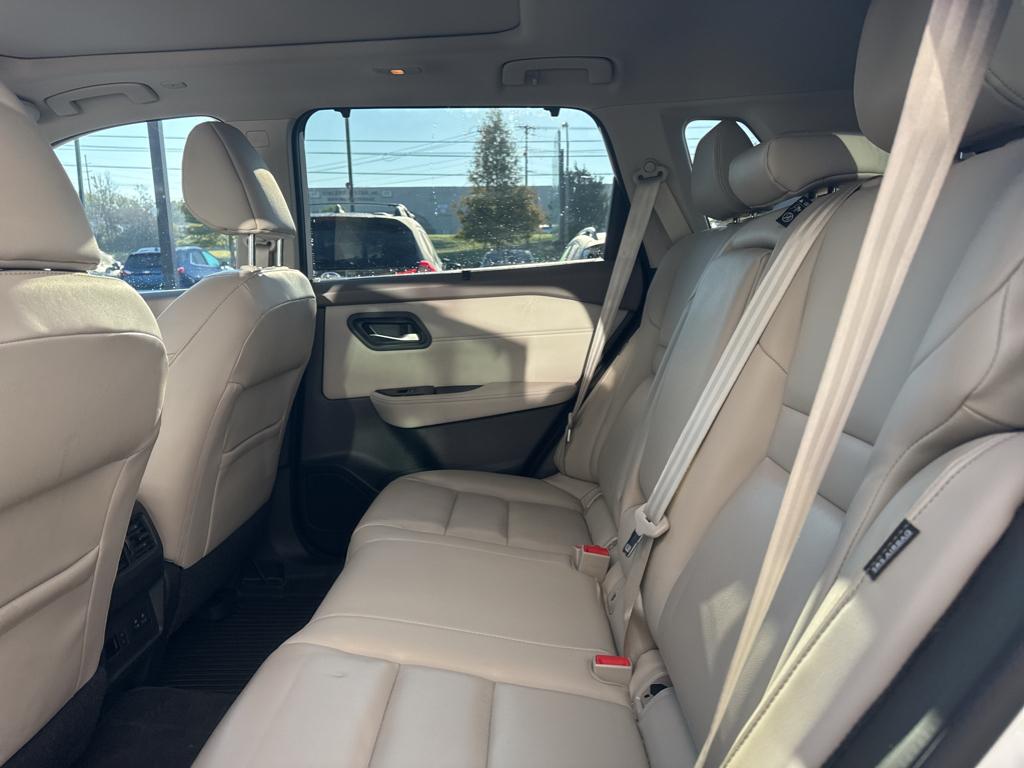 2022 Nissan Rogue SL photo 9