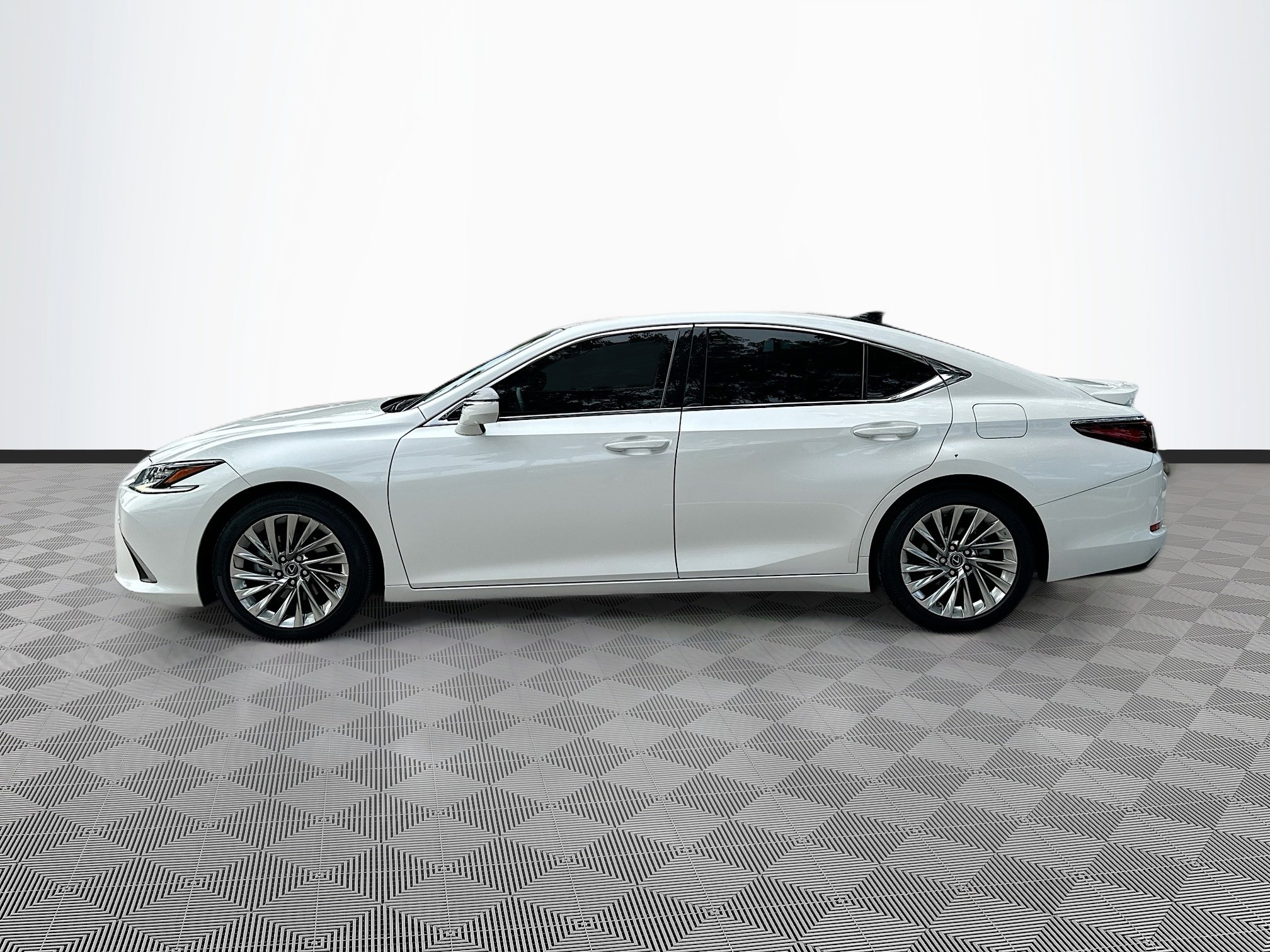 2023 Lexus ES 350 Ultra Luxury photo 4