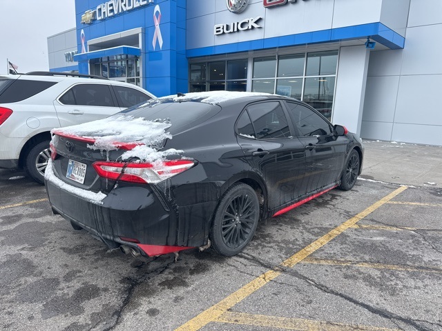 2020 Toyota Camry SE photo 4