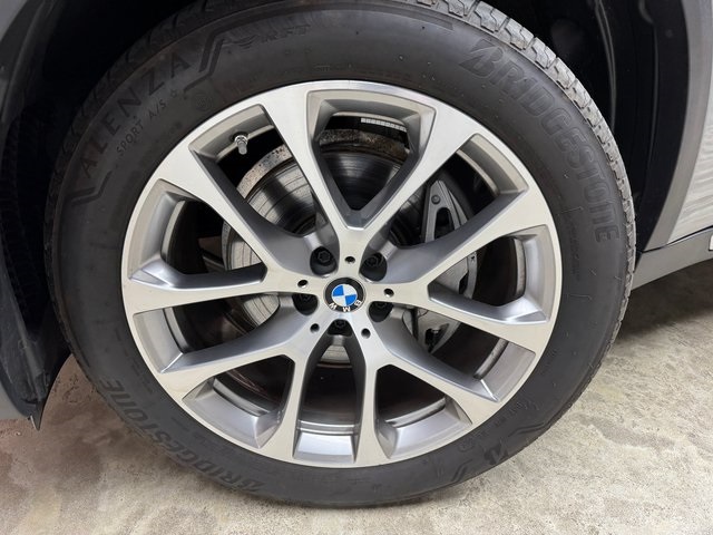 Certified Used 2024 Gray BMW xDrive40i image 28