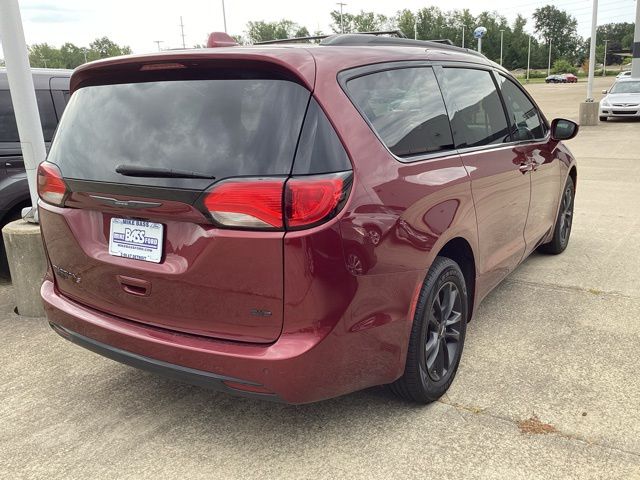 2020 Chrysler Pacifica Touring L photo 10