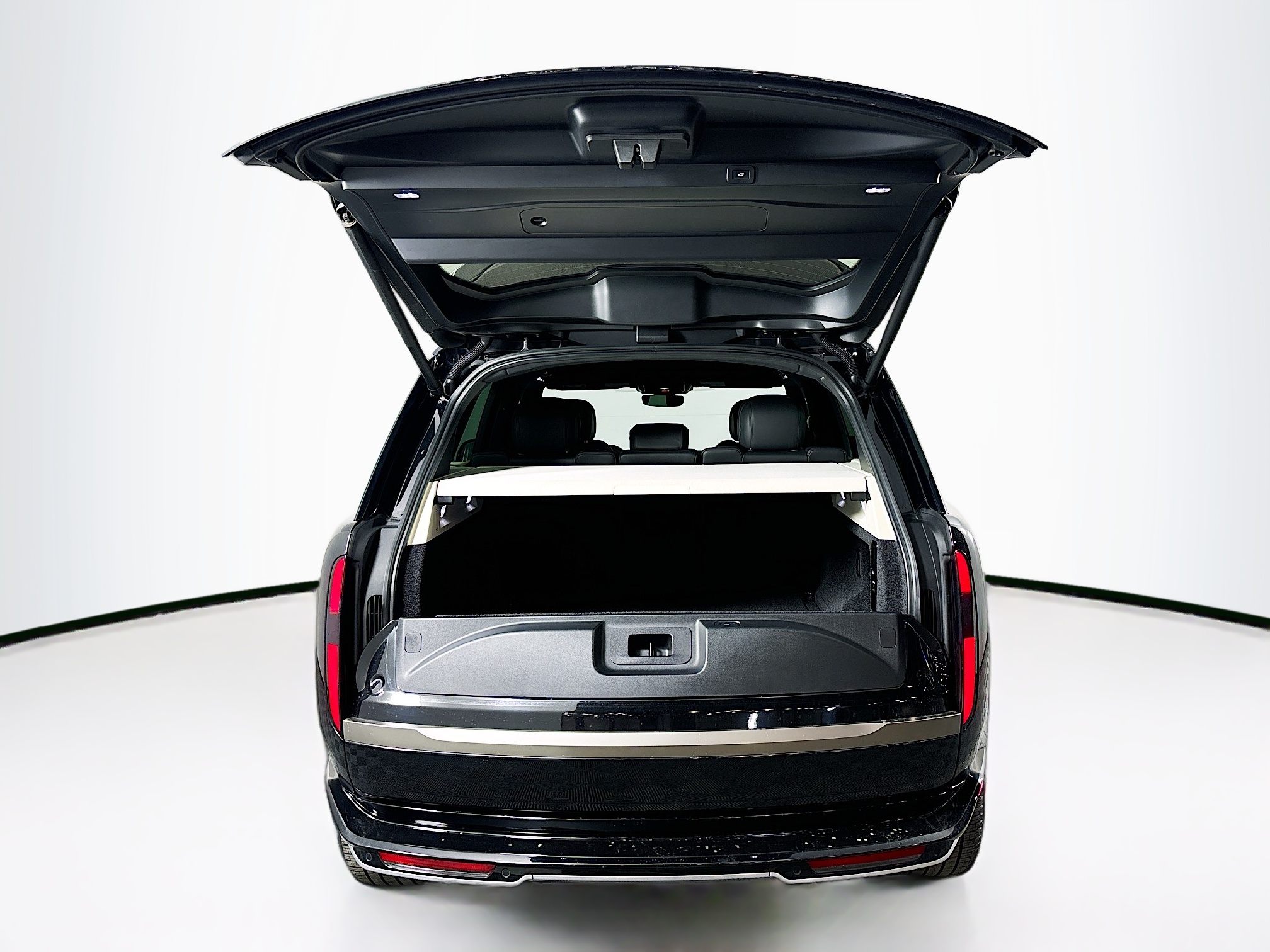 2023 Land Rover Range Rover SE photo 6