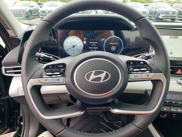 2025 Hyundai Elantra Limited photo 15