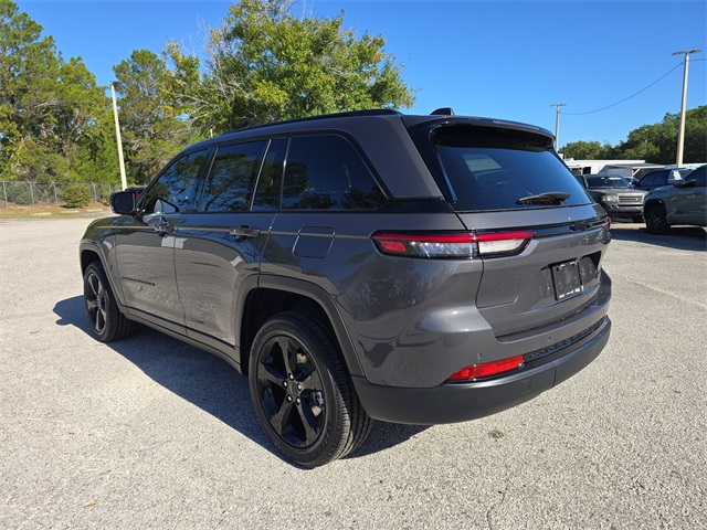 2025 Jeep Grand Cherokee Altitude X photo 2