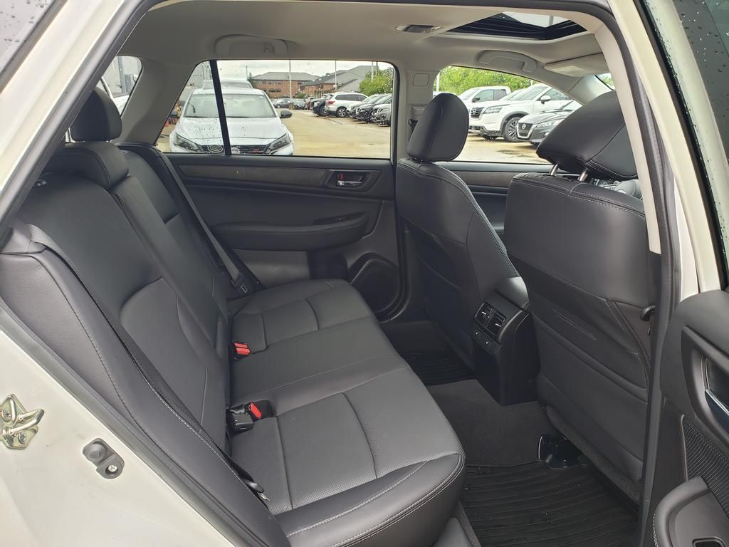 2017 Subaru Outback 3.6R Limited photo 19