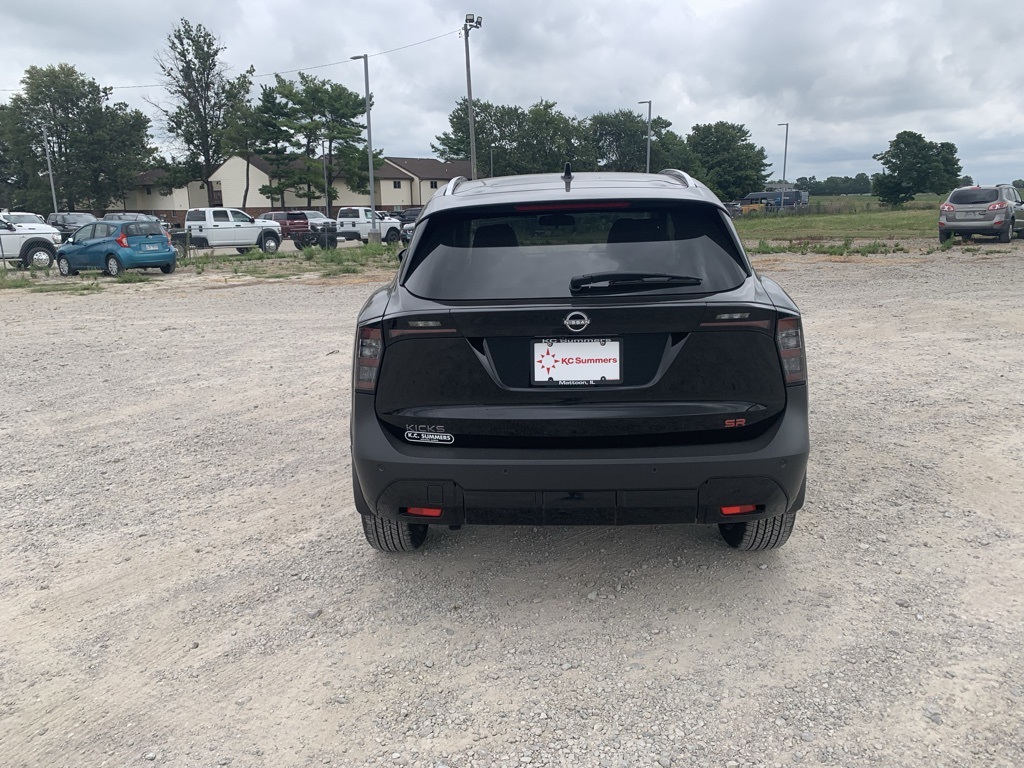 2025 Nissan Kicks SR photo 4
