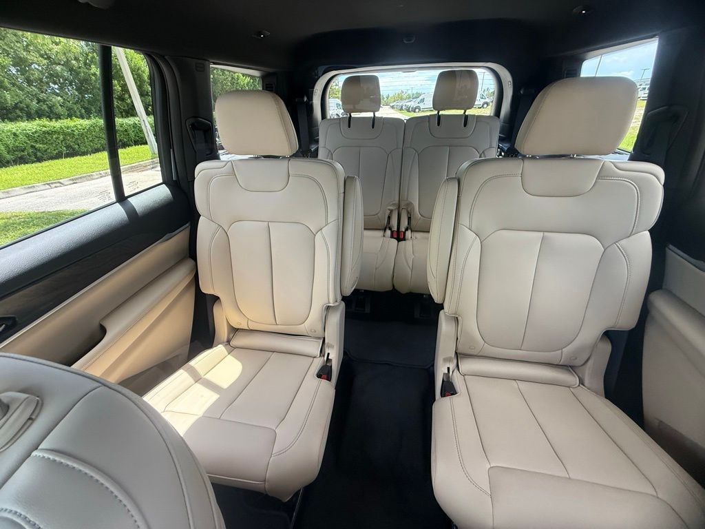 2025 Jeep Grand Cherokee Limited photo 16