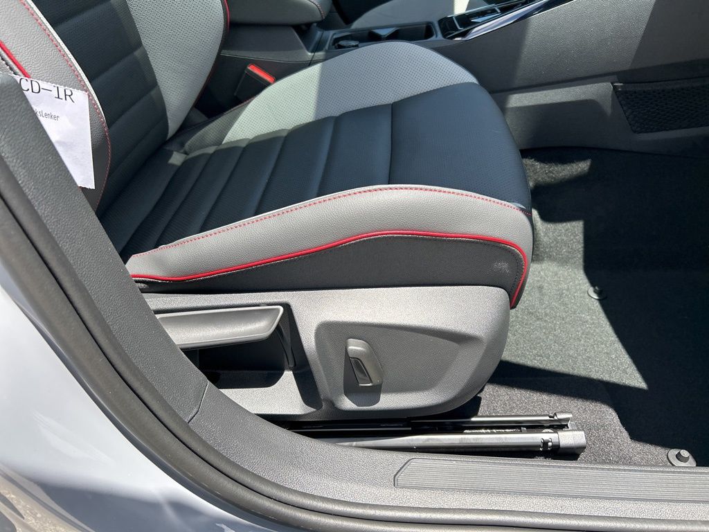 2025 Volkswagen Golf GTI SE photo 33