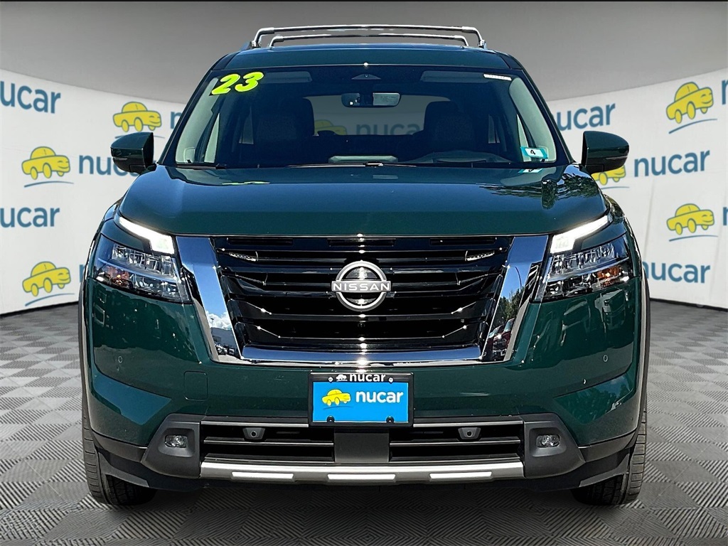 2023 Nissan Pathfinder Platinum photo 2