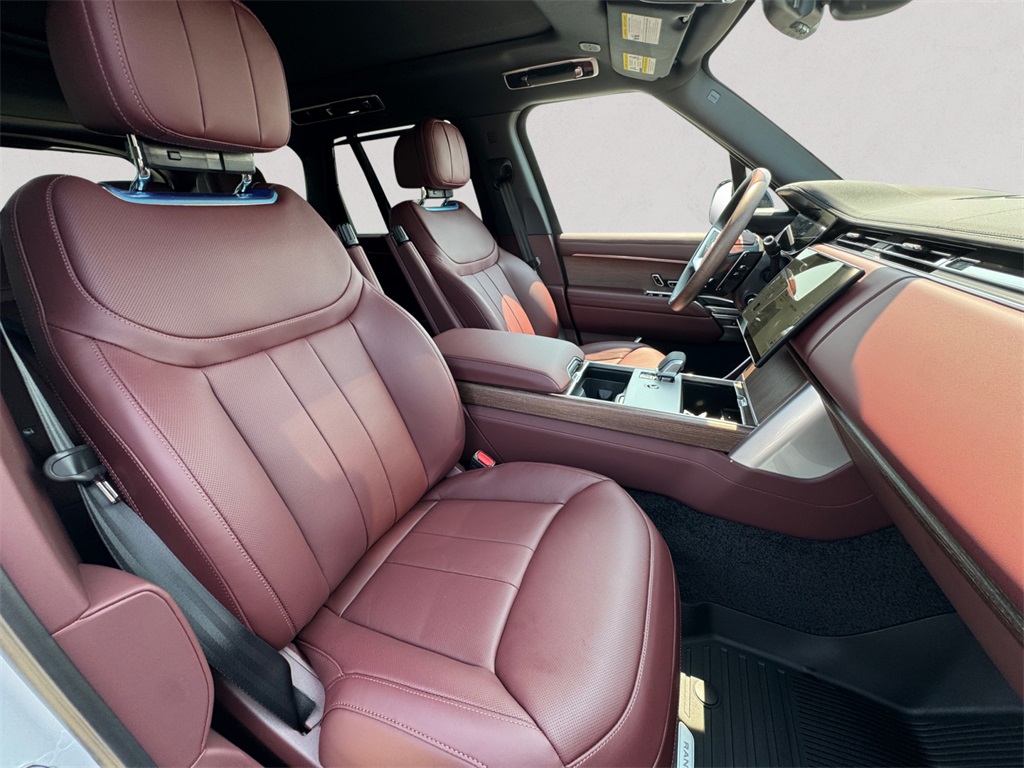 2025 Land Rover Range Rover SE photo 15