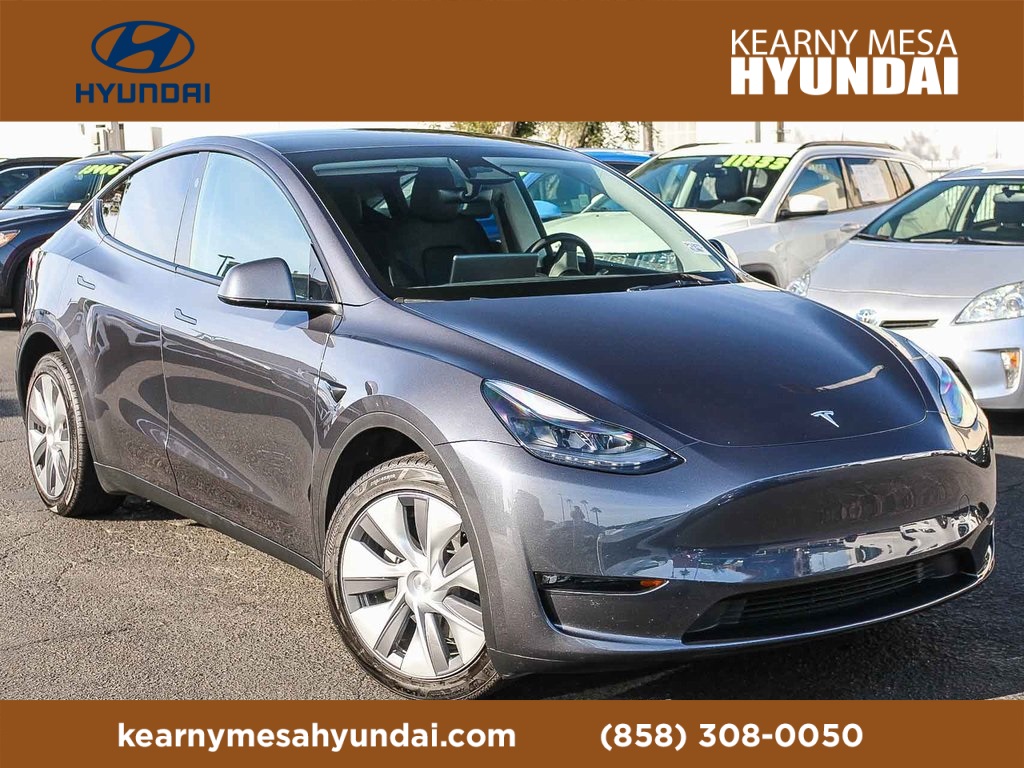 2023 Tesla Model Y Long Range's photo