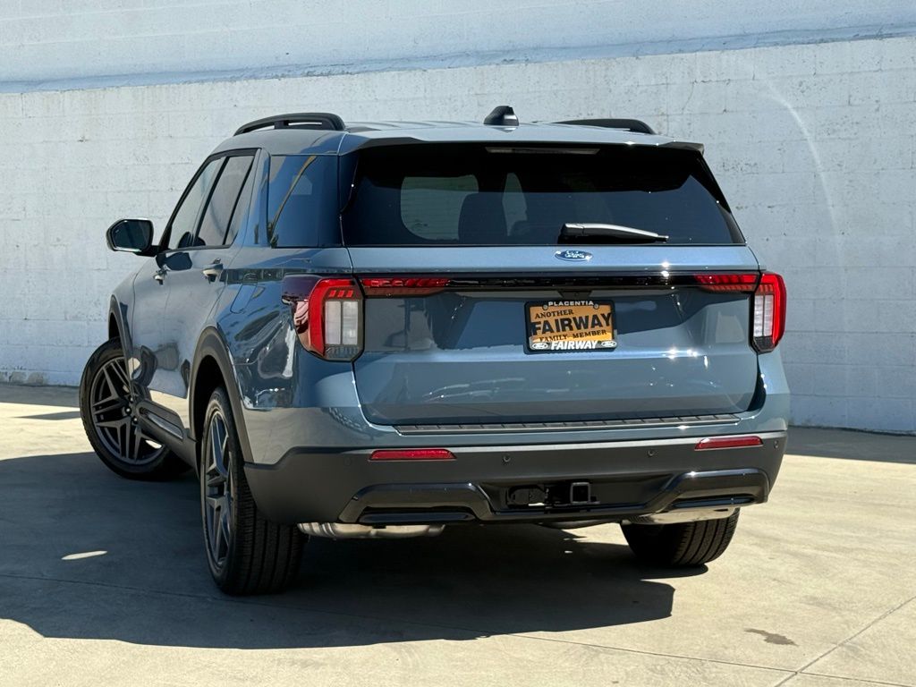 2025 Ford Explorer ST-Line photo 5