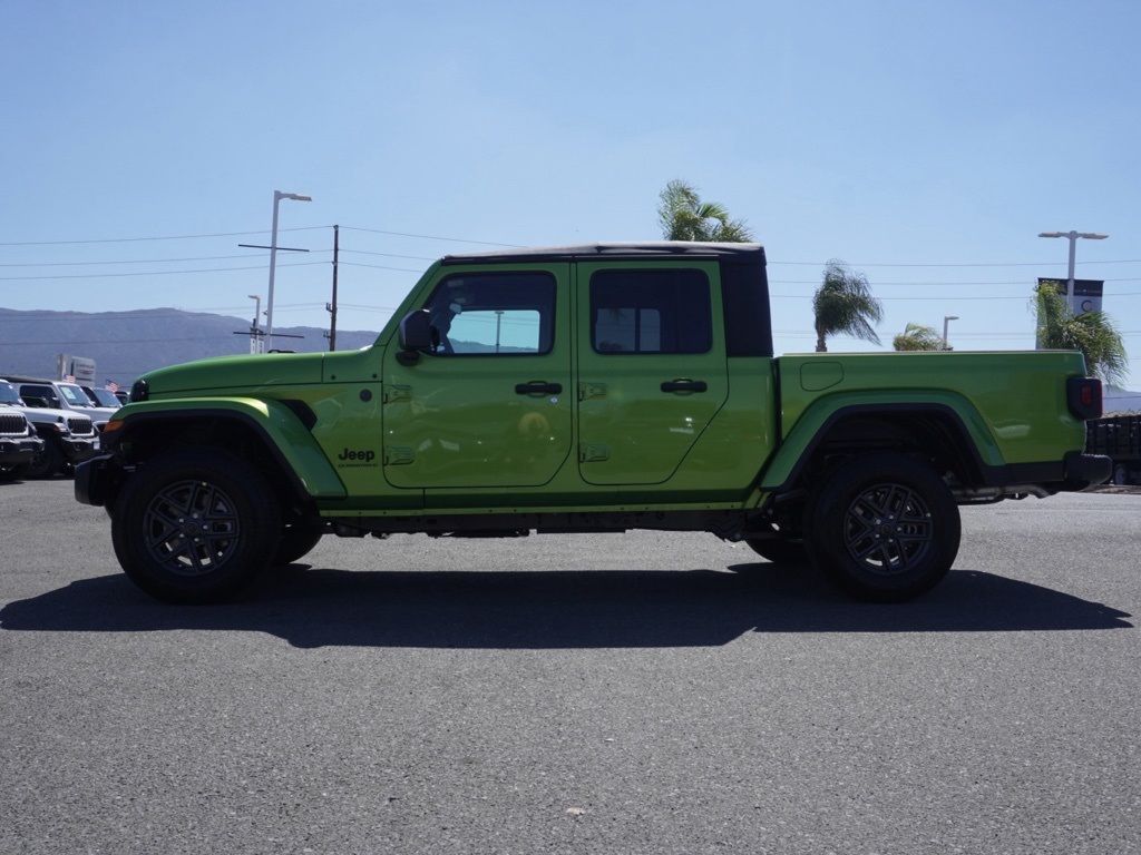 2025 Jeep Gladiator Sport photo 8