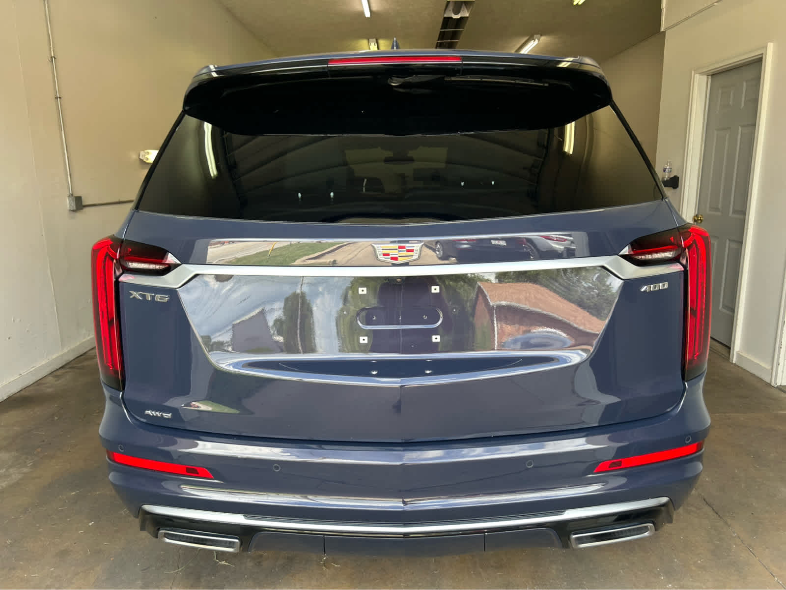 2025 Cadillac XT6 Premium Luxury photo 3
