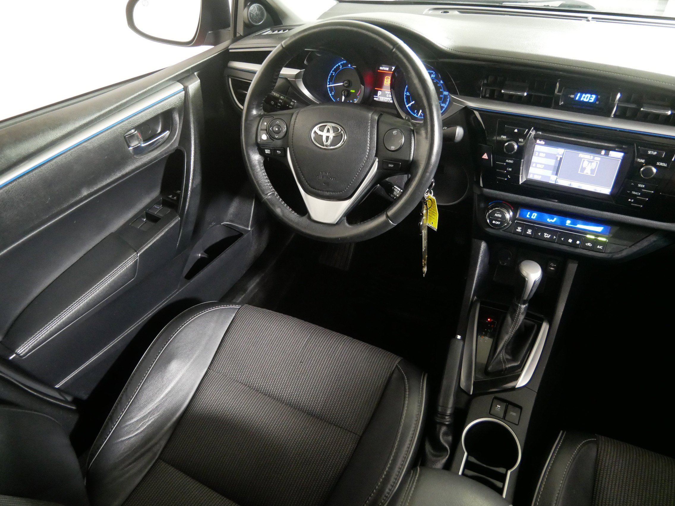 2016 Toyota Corolla S photo 9
