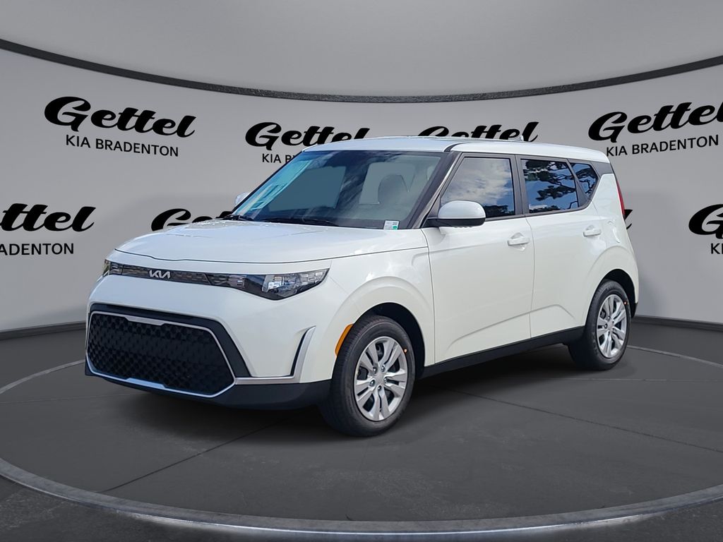 2025 Kia Soul LX's photo