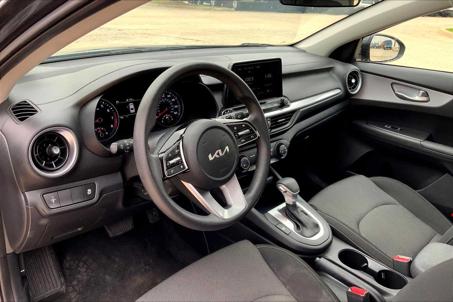 2024 Kia Forte LXS photo 17