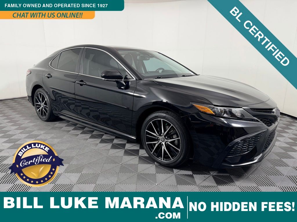 2024 Toyota Camry SE's photo