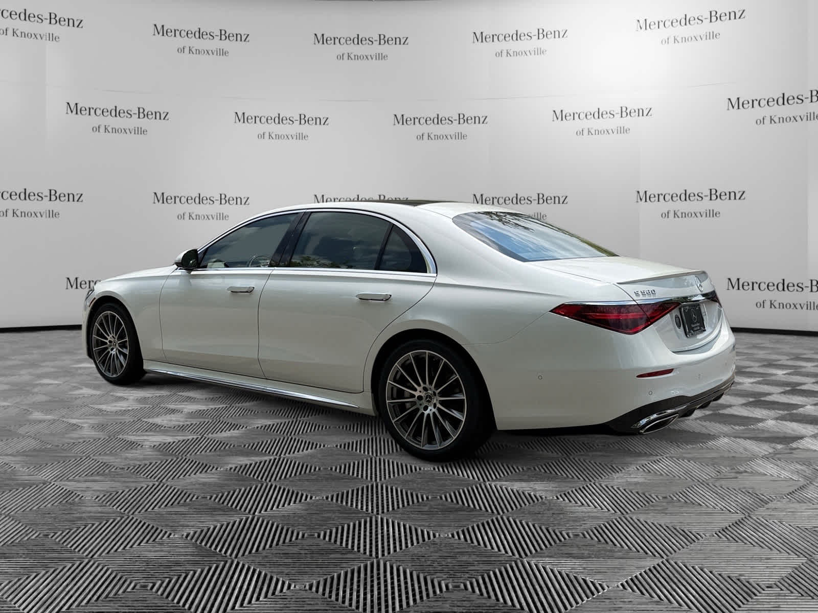 2025 Mercedes Benz S 450 580 photo 3