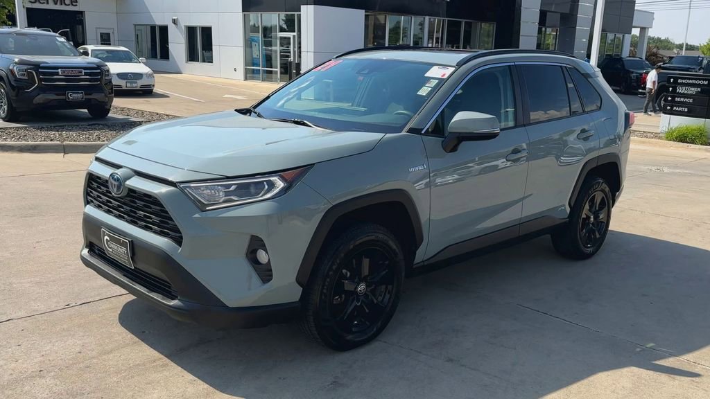 2021 Toyota RAV4 Hybrid XLE photo 2
