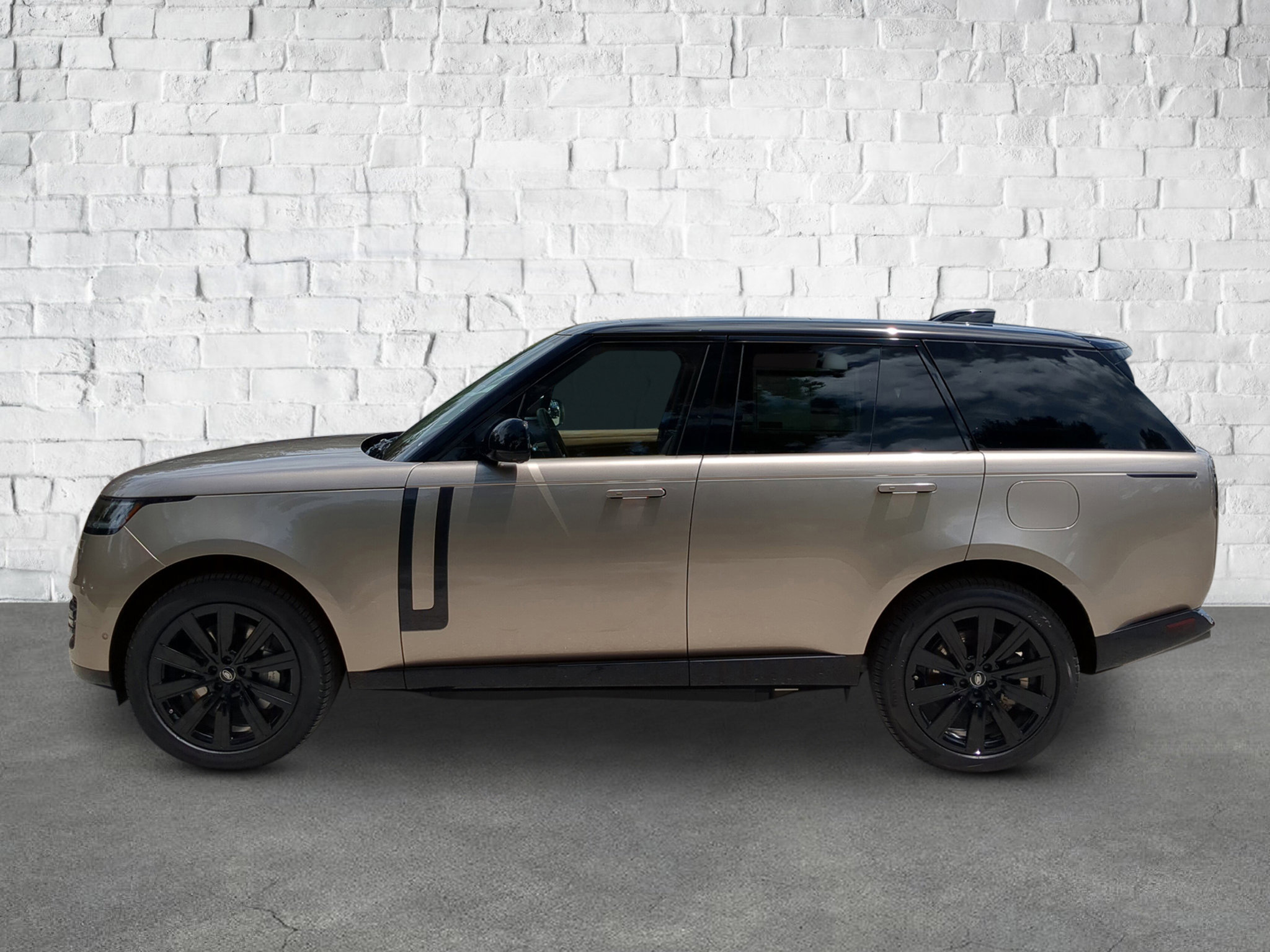 2025 Land Rover Range Rover SE photo 3