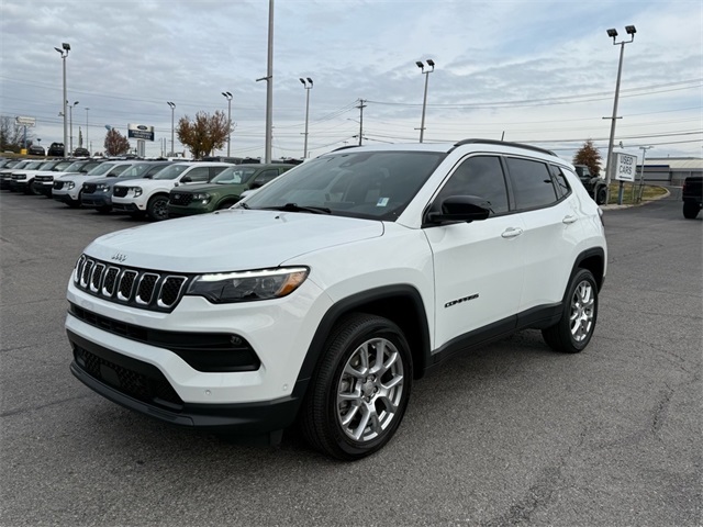 2023 Jeep Compass Latitude Lux's photo