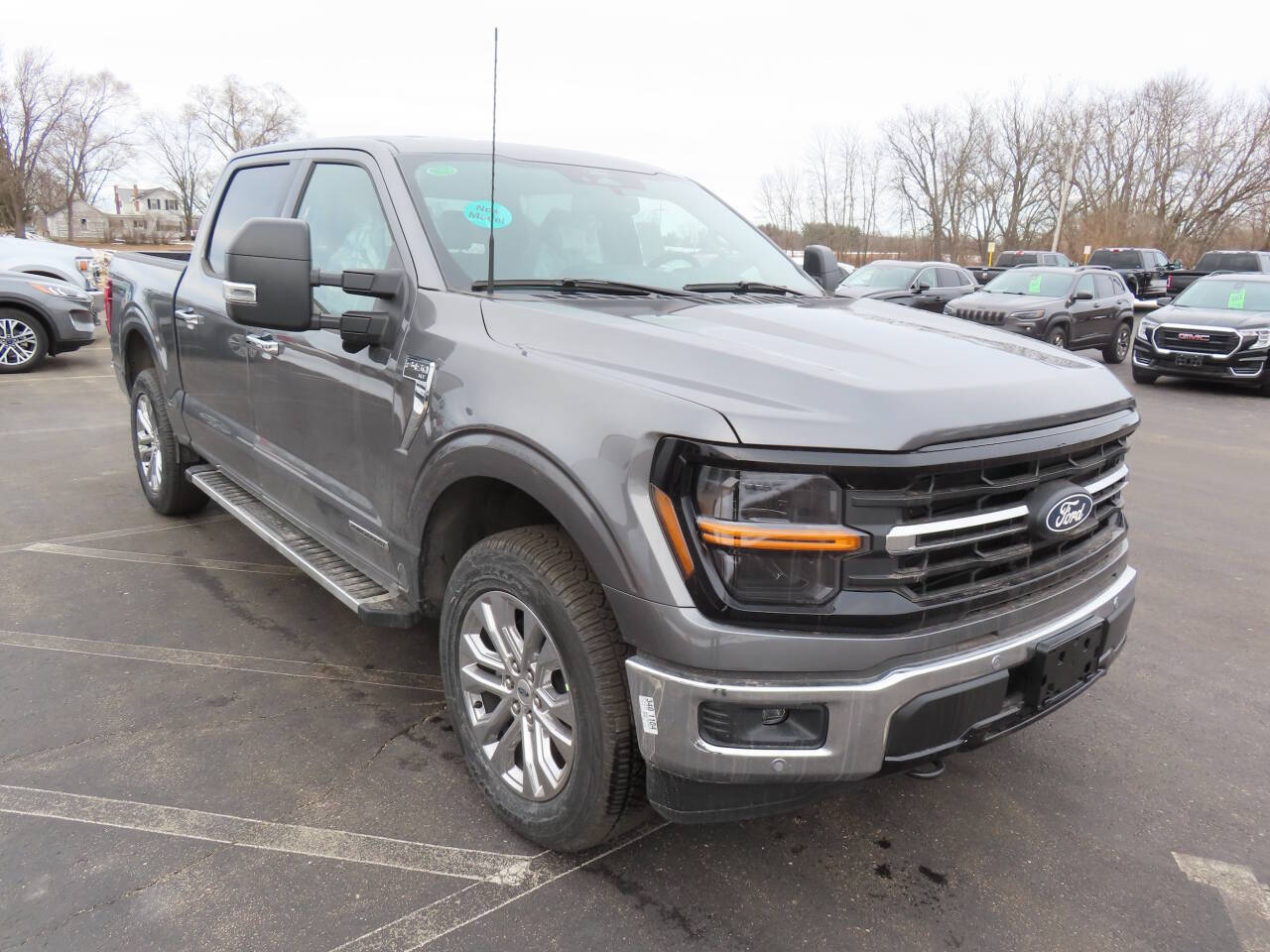 2025 Ford F-150 XLT photo 3