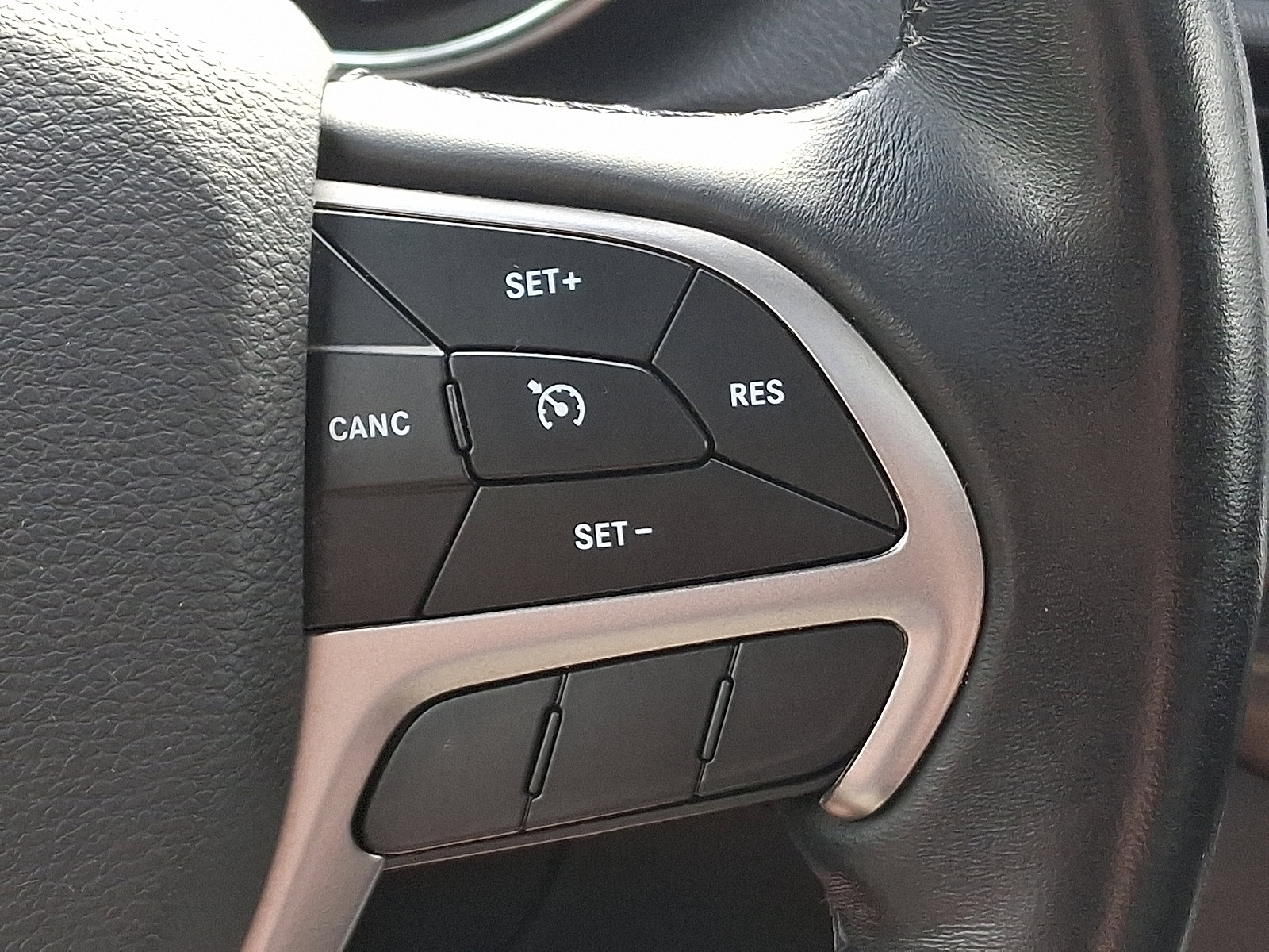 2020 Jeep Grand Cherokee Altitude photo 20