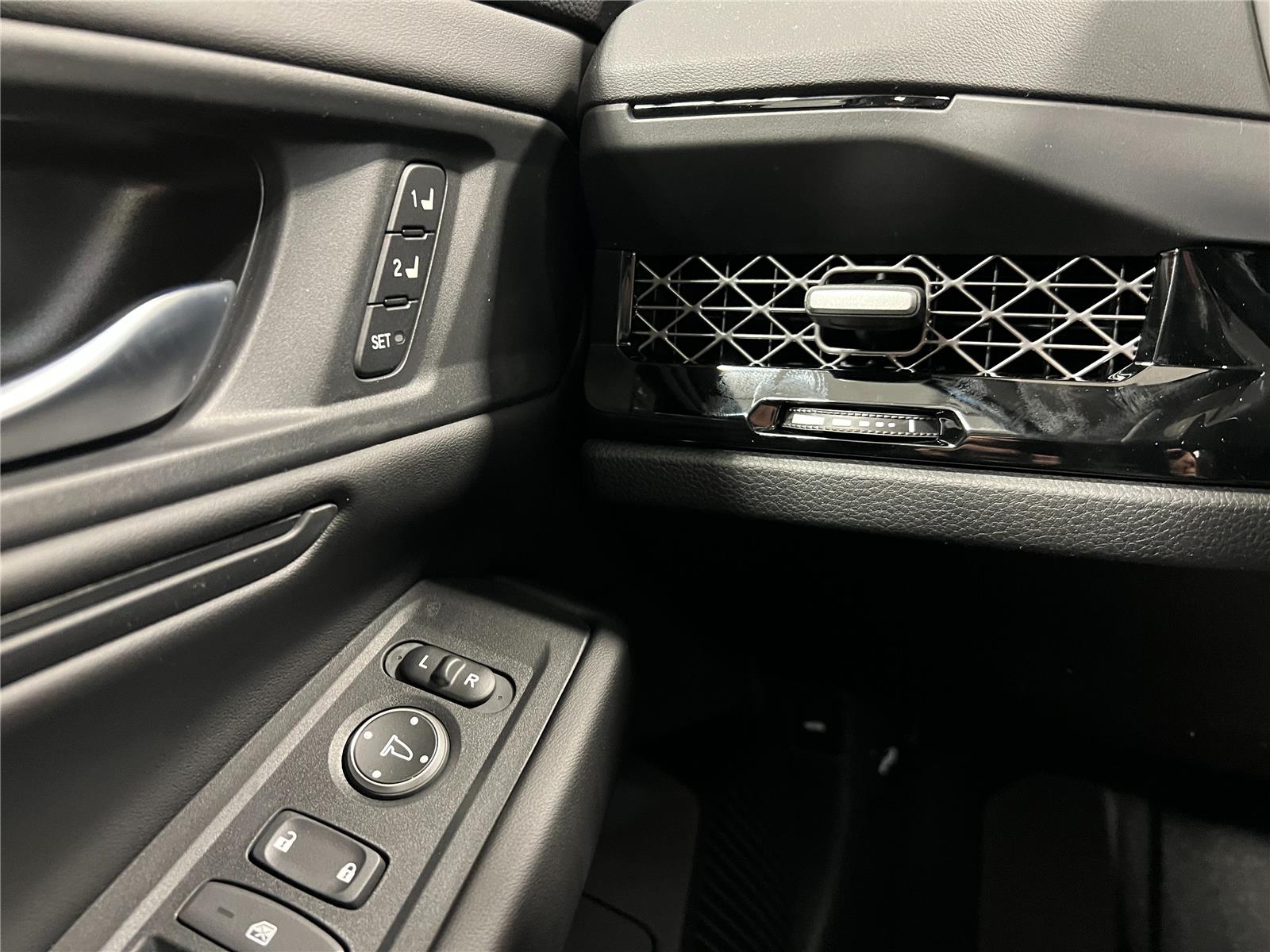 2025 Honda Accord Hybrid EX-L photo 16