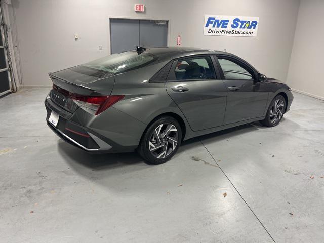 2025 Hyundai Elantra SEL Sport photo 4