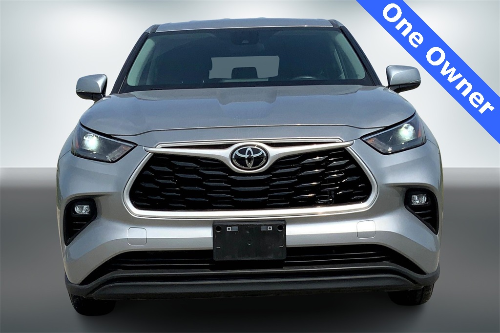 Used 2024 Toyota Highlander LE with VIN 5TDKDRAH3RS050777 for sale in Kansas City