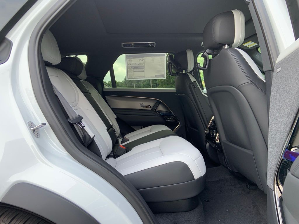 2025 Land Rover Range Rover Sport SE photo 17