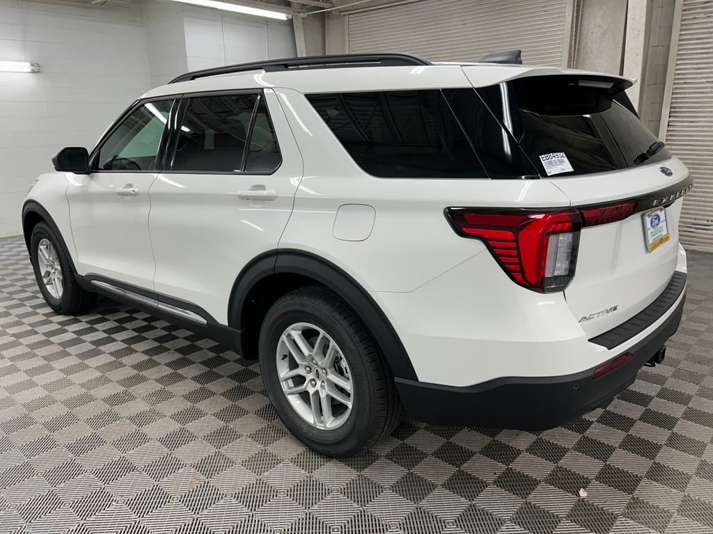 2025 Ford Explorer photo 5